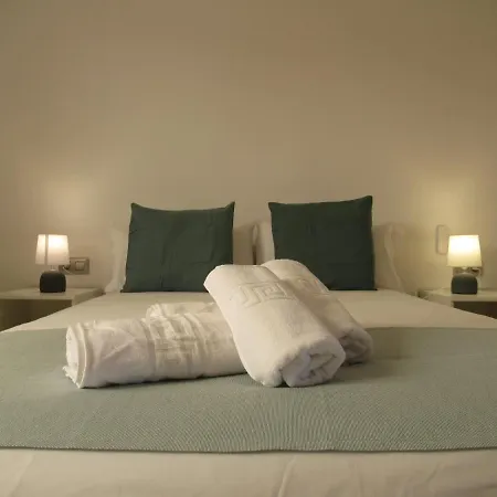 Bristol Likehome, By Comfortable Luxury Апартаменты Коральео